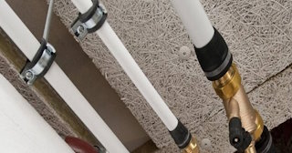 Замена труб водоснабжения в квартире: цена от 2038 руб. - СантехДомКрж
